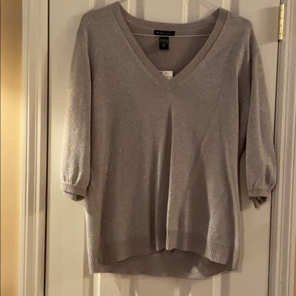 Women’s shirt sleeved sweater